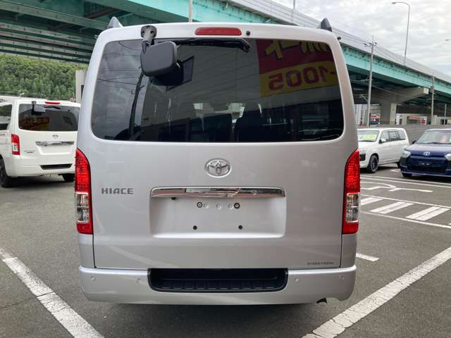 Toyota Hiace Van 11