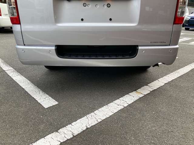 Toyota Hiace Van 12