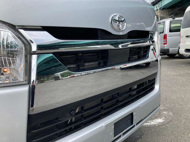 Toyota Hiace Van 6