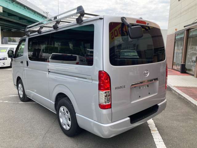 Toyota Hiace Van 10