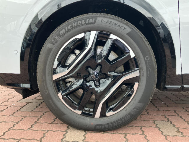 Peugeot E-3008 9