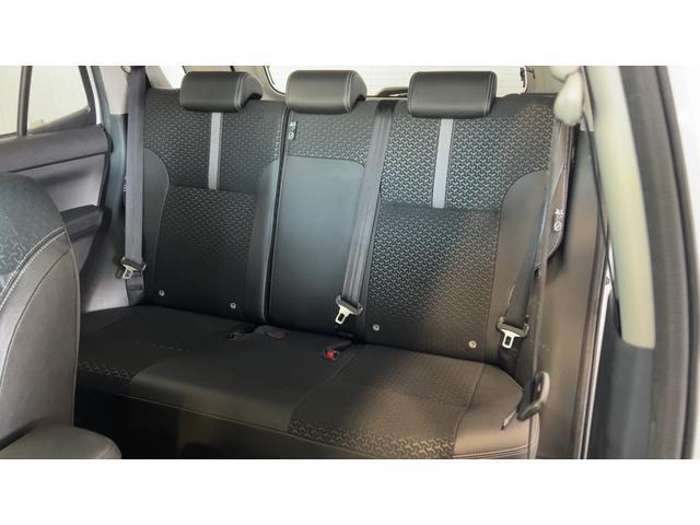 Daihatsu Rocky 12