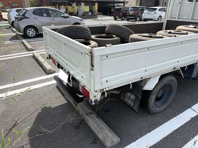 Isuzu Elf 8