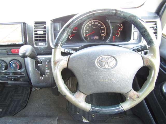 Toyota Hiace Van 5