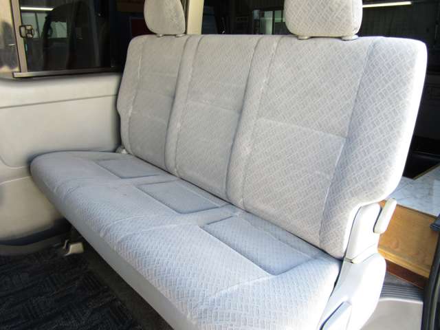 Toyota Hiace Van 8