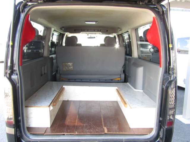 Toyota Hiace Van 9