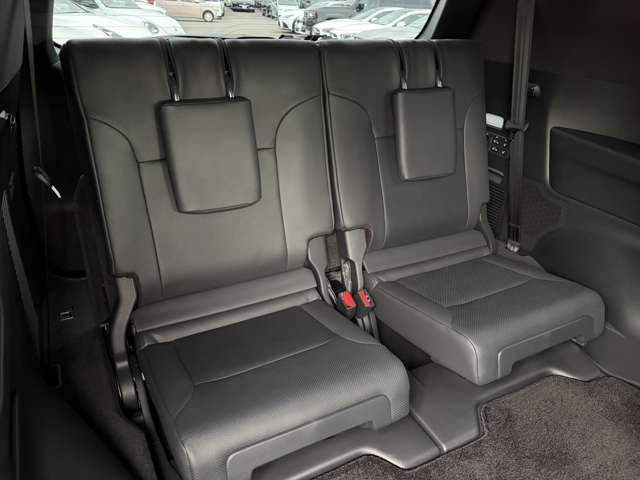Lexus LX 12