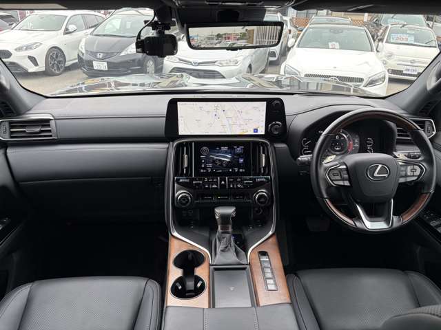 Lexus LX 2