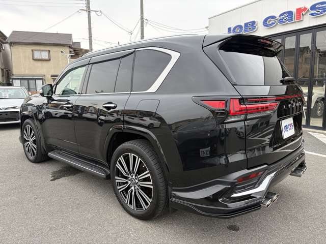 Lexus LX 10