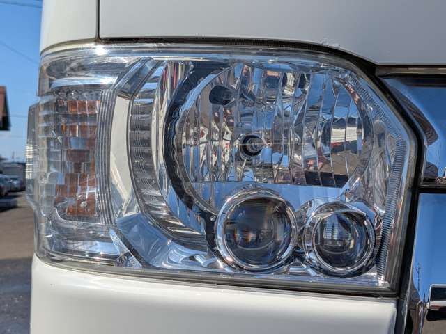 Toyota Hiace Van 4