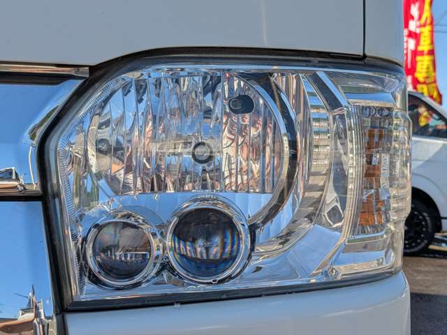 Toyota Hiace Van 5