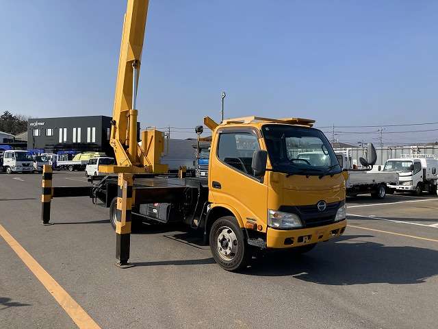 Hino Dutro 9
