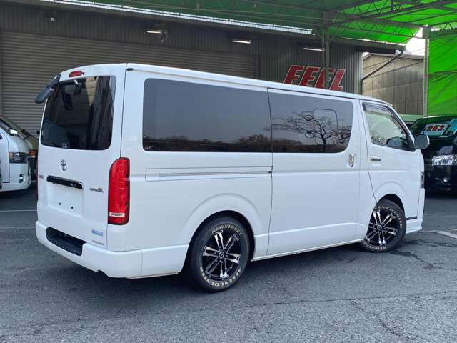 Toyota Hiace Van 3