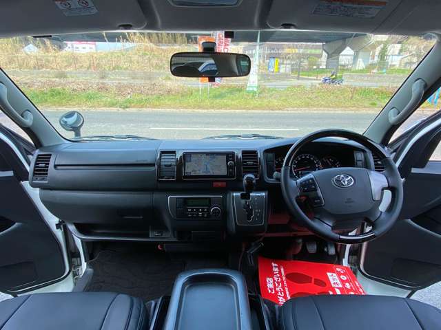 Toyota Hiace Van 6
