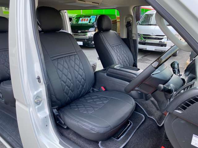 Toyota Hiace Van 7