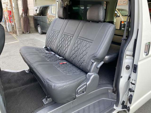 Toyota Hiace Van 8