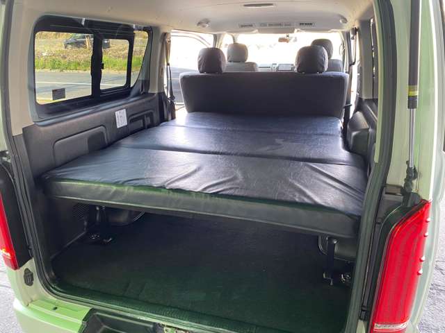 Toyota Hiace Van 9