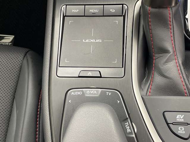 Lexus UX 8