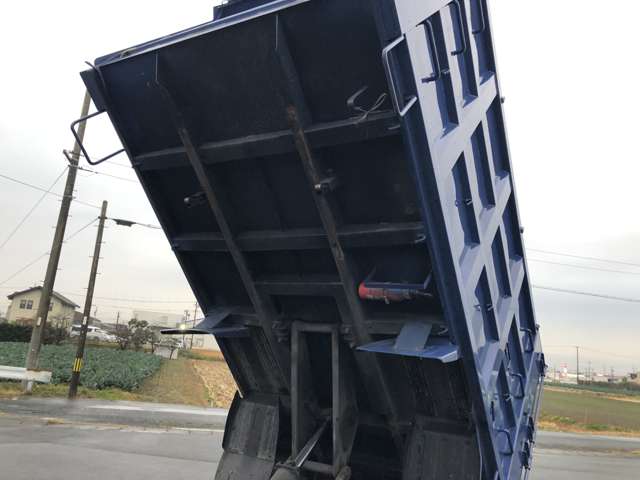 Hino Dutro 11
