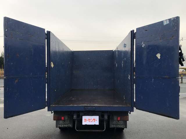 Hino Dutro 3
