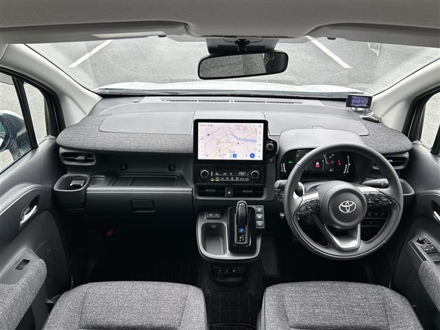 Toyota Sienta 3
