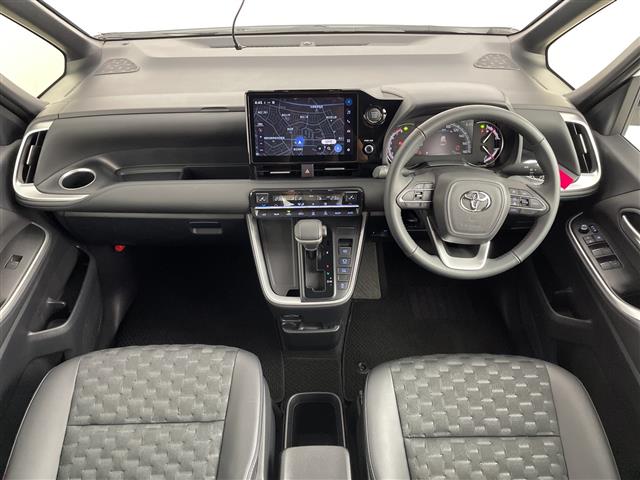 Toyota Voxy 3
