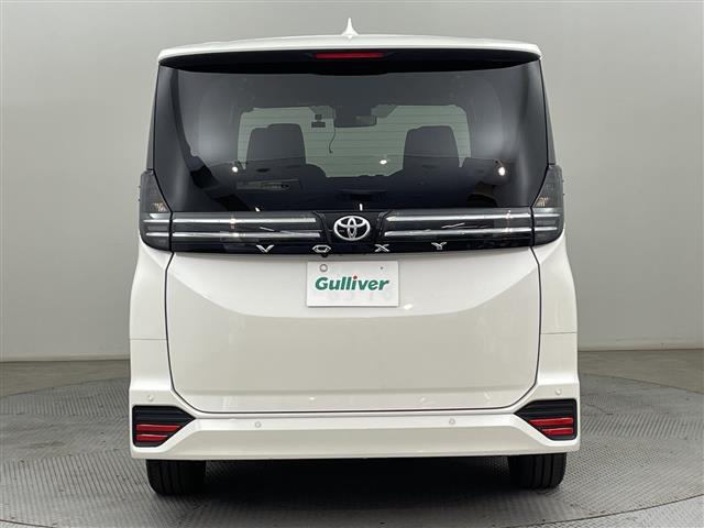 Toyota Voxy 8