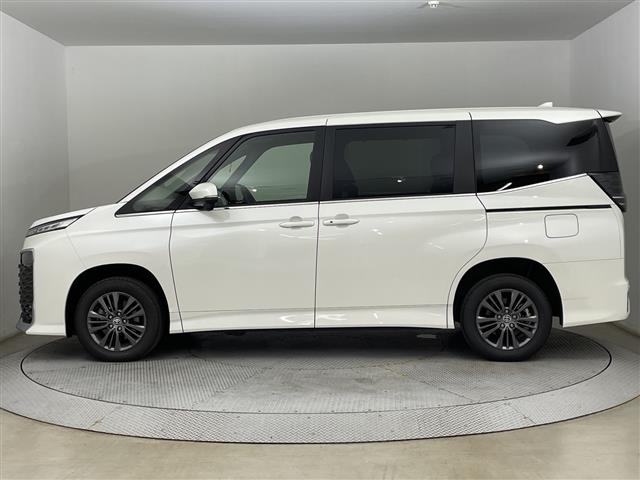 Toyota Voxy 9