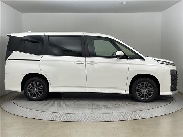 Toyota Voxy 10