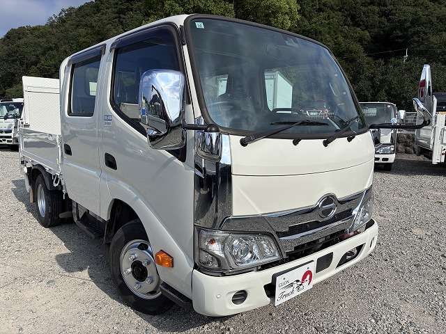 Hino Dutro 3