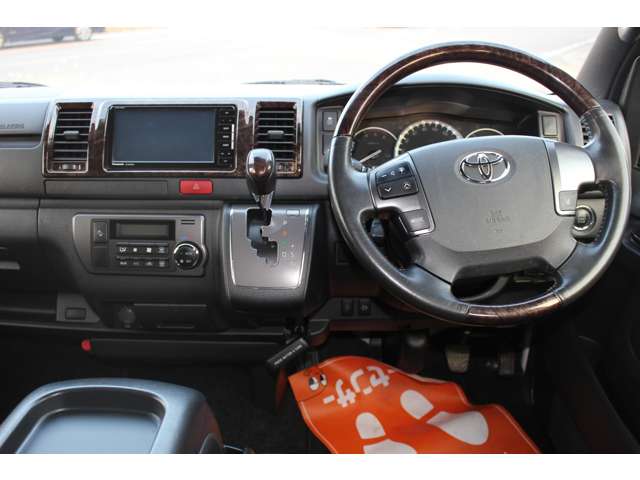 Toyota Hiace Van 3