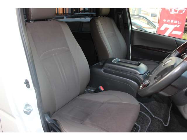 Toyota Hiace Van 6