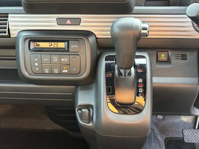 Honda N-VAN 11