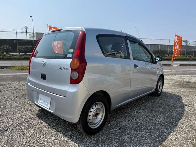 Daihatsu Mira 12
