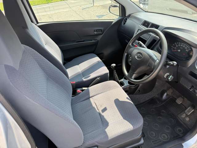 Daihatsu Mira 3