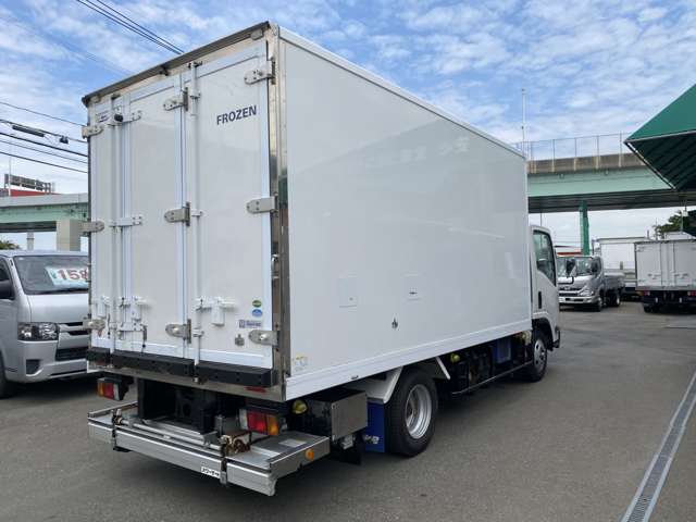 Isuzu Elf 4
