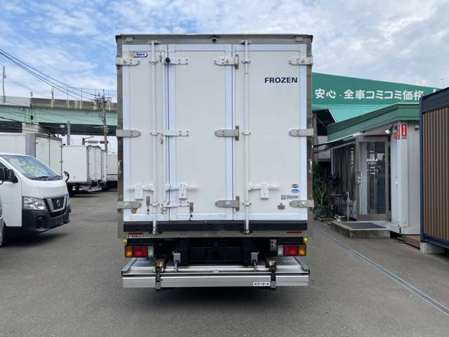 Isuzu Elf 6