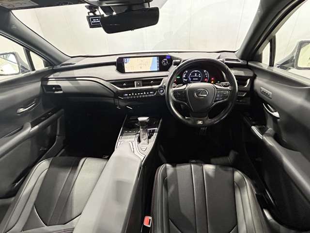 Lexus UX 6