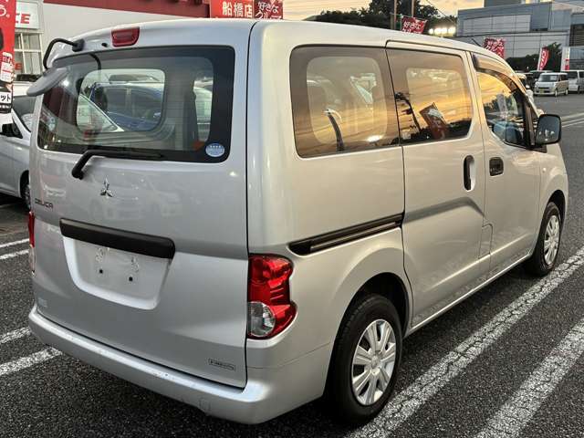 Mitsubishi Delica Van 10