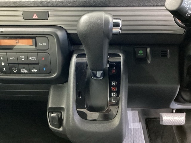 Honda N-VAN 12