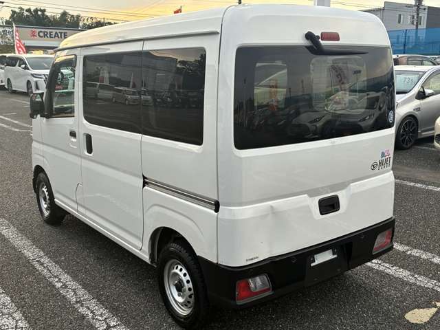 Daihatsu Hijet Cargo 12