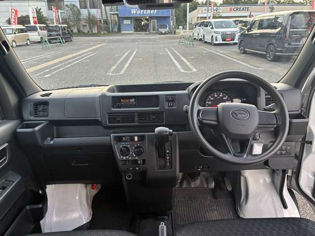 Daihatsu Hijet Cargo 4