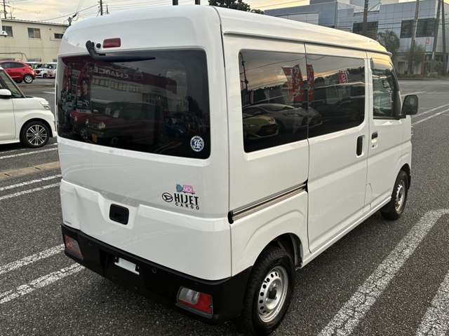 Daihatsu Hijet Cargo 10
