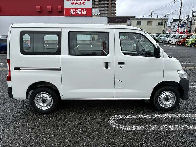 Toyota Town Ace Van 8