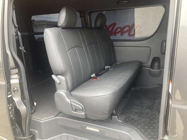 Toyota Hiace Van 4
