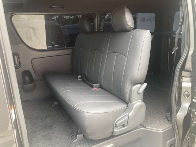 Toyota Hiace Van 7