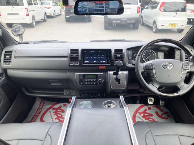 Toyota Hiace Van 8