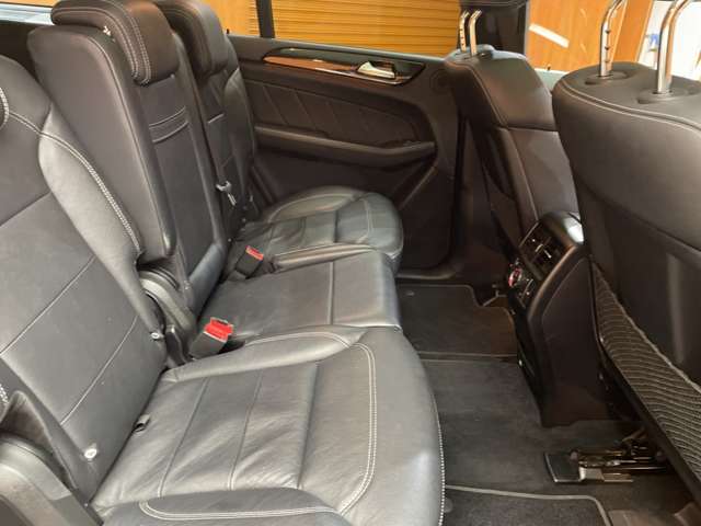 Mercedes-Benz GL-Class 9
