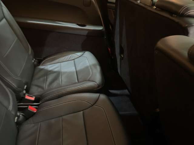 Mercedes-Benz GL-Class 10