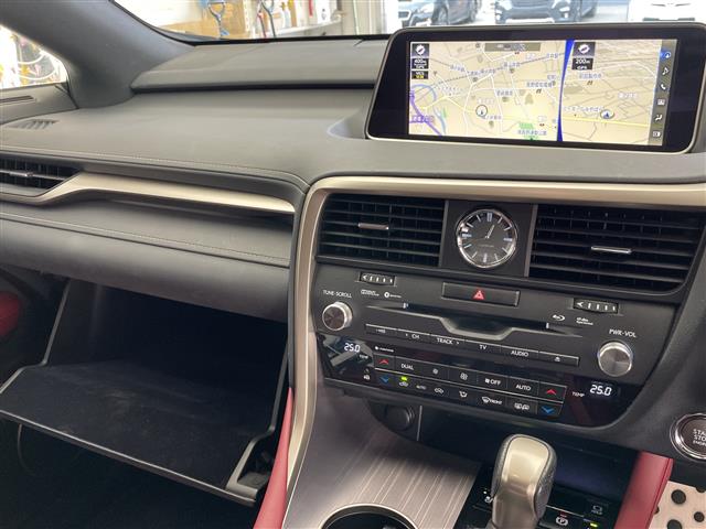 Lexus RX 9